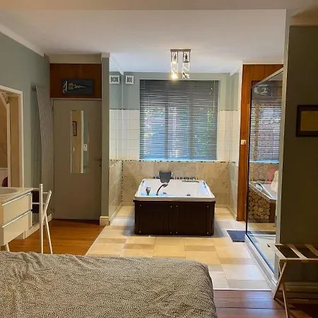 Pensión De Buitenmuur - Vintage & Bohemian Loft, Elk Met Prive-ingang En Jacuzzi Turnhout